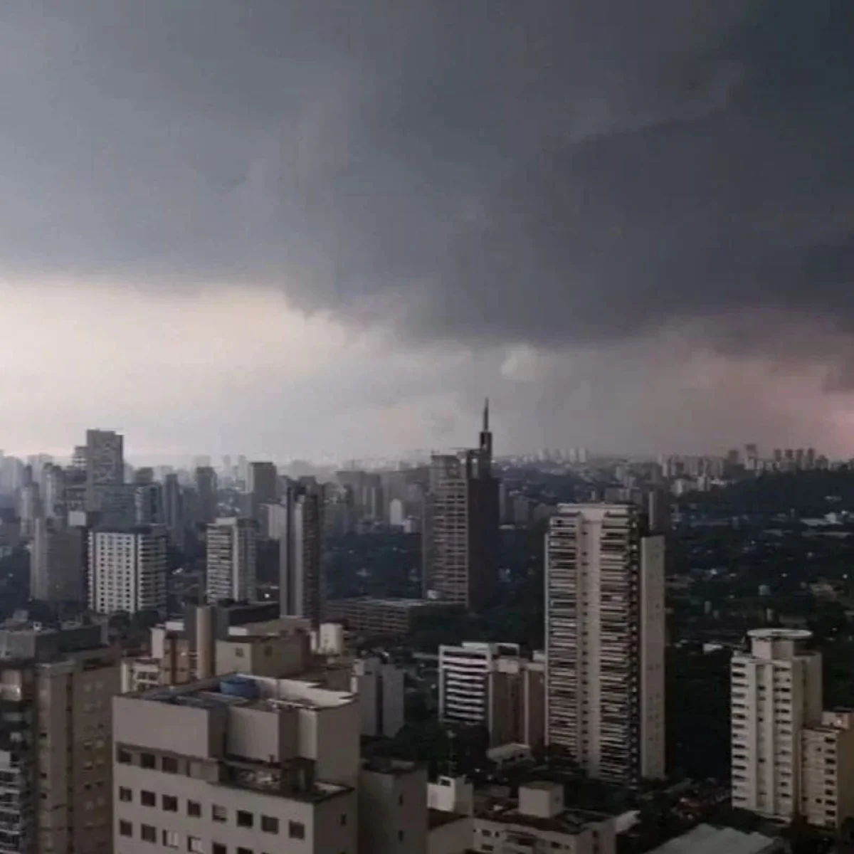 SP tem alerta para tempestades, granizo e ventos de 100 km/h até 5ª (15/10)