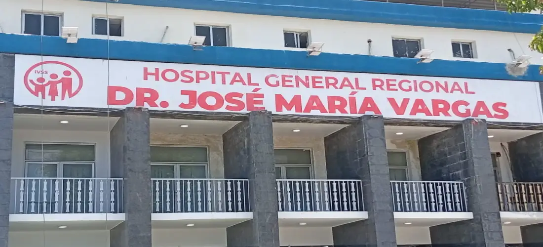 A presidente Delcy Rodríguez supervisiona áreas rehabilitadas no Hospital Dr. José María Vargas de La Guaira após os sismos
