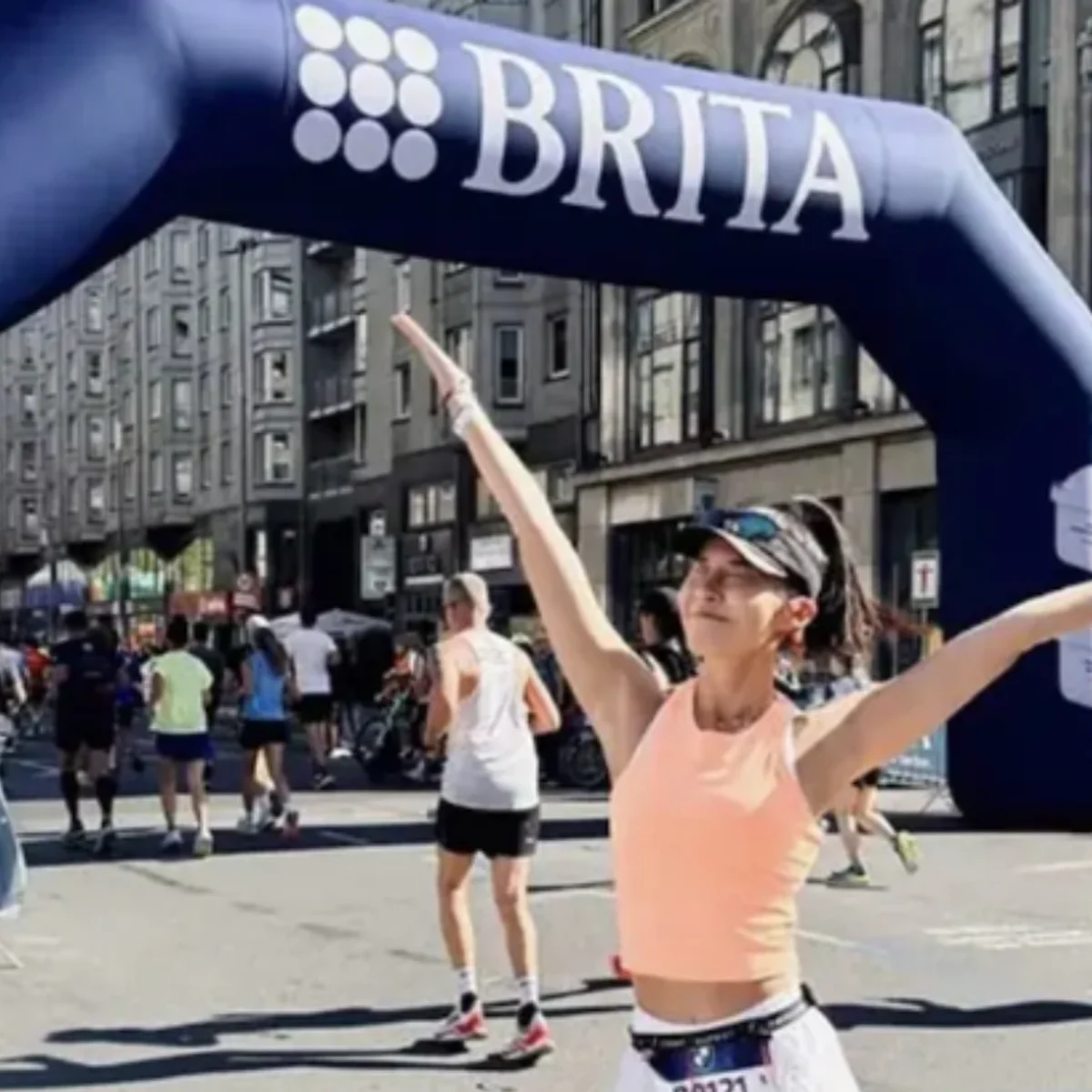 Influenciadora é desclassificada em maratona por trapacear e usar bicicleta