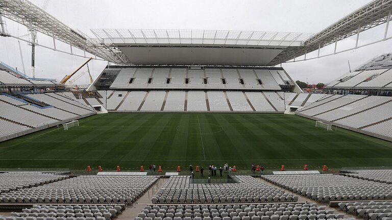 MP dá 72h para Corinthians mostrar dados sobre dívida com Caixa e cobra perito ‘escanteado’