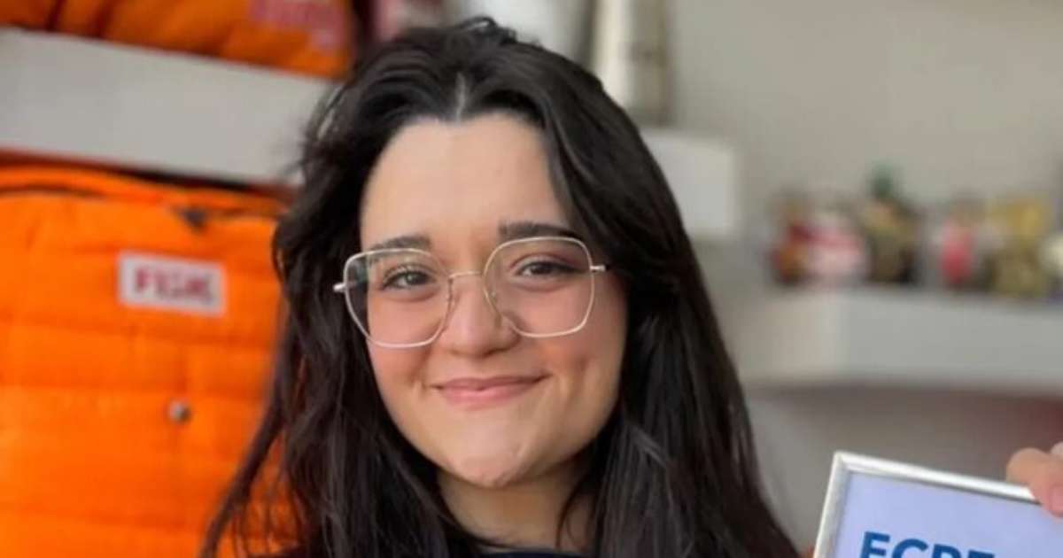 Professora de 24 anos morre após cair tentando ajudar aluno preso em banheiro de escola em SP
