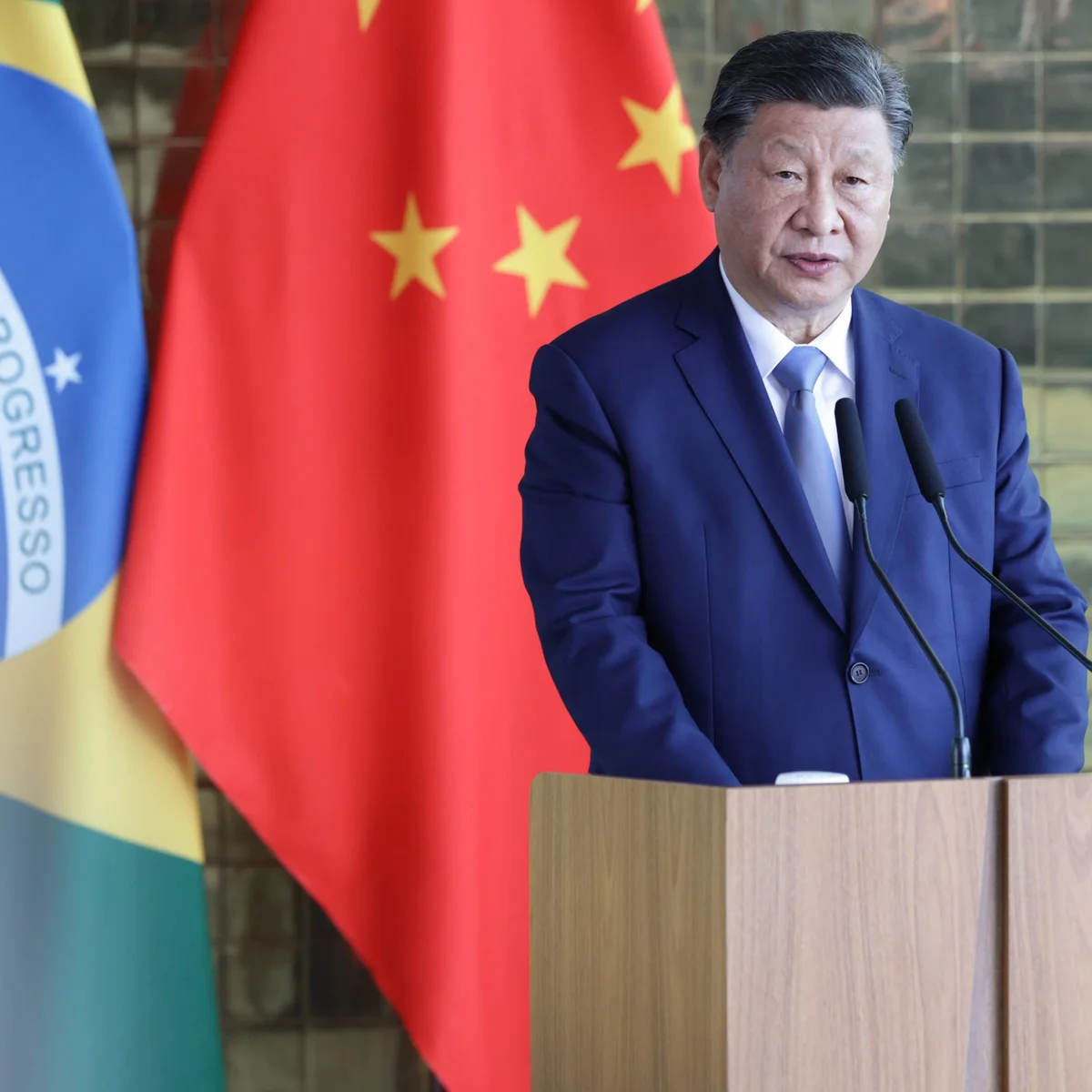 Xi Jinping parabeniza Lula e quer parceria com Brasil em "novos patamares"