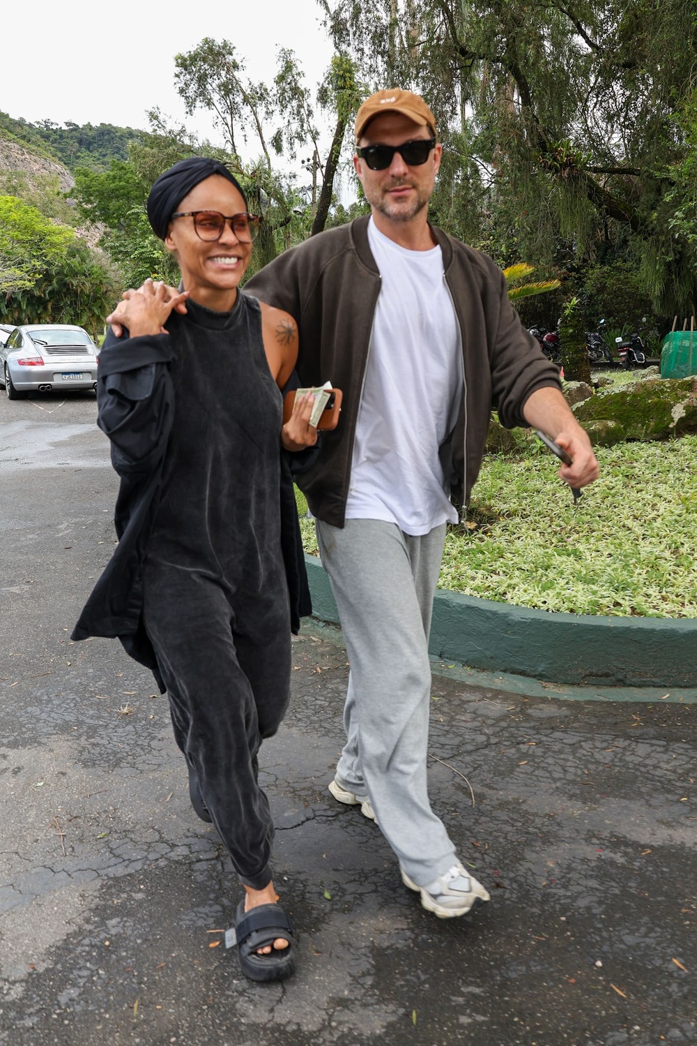 Famosos vão às urnas no 1º turno das Eleições 2026; veja fotos