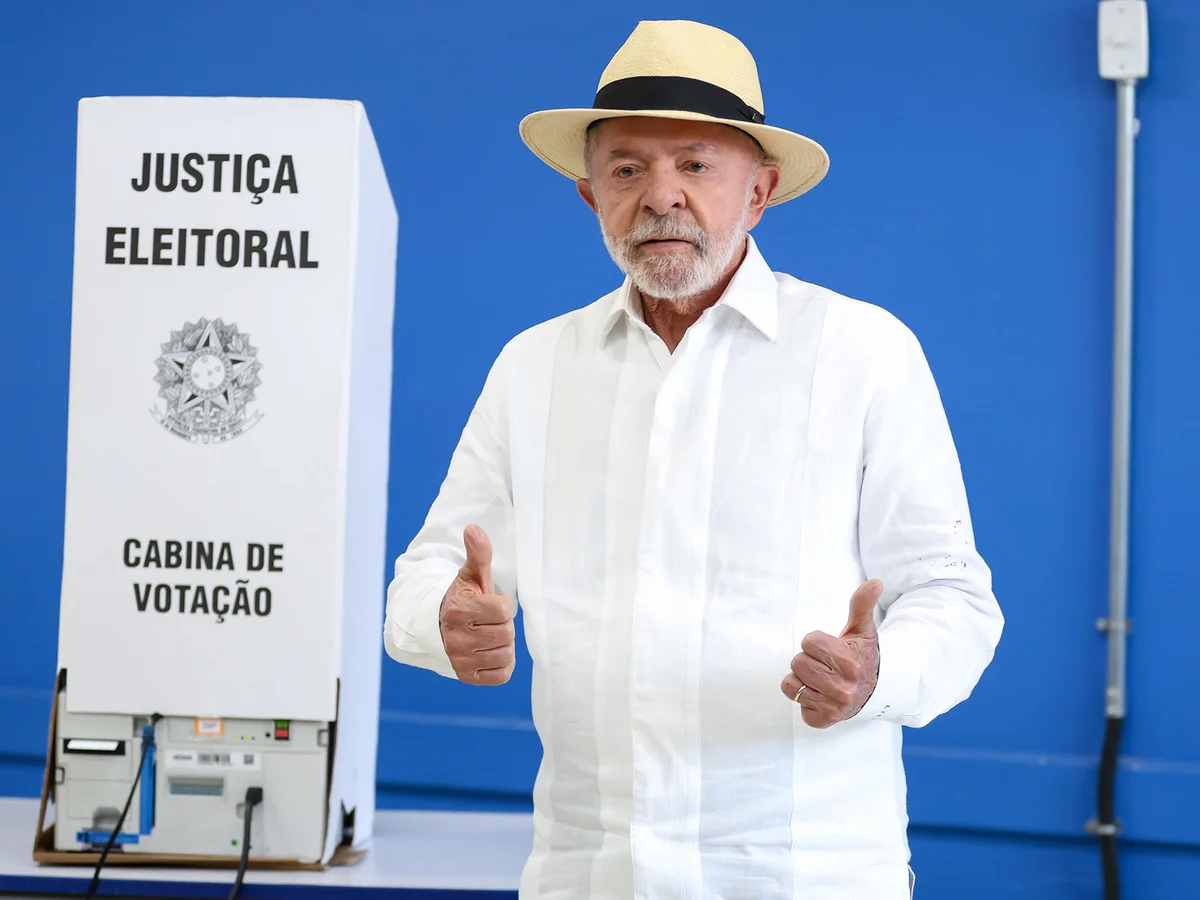 Lula navega contra a maré (por Hubert Alquéres)