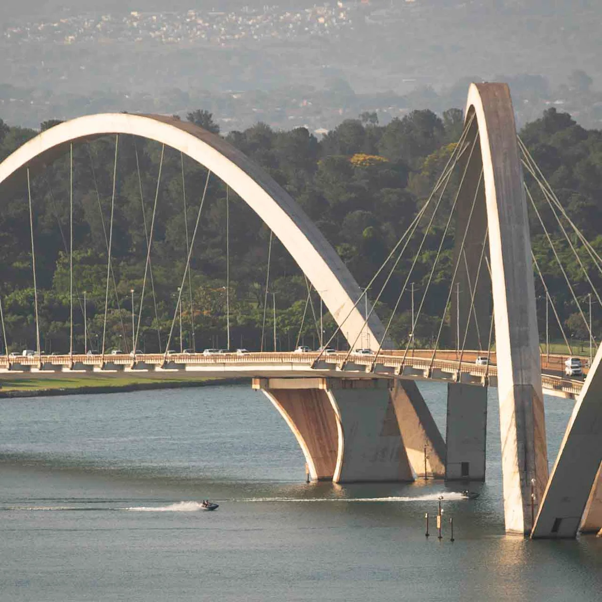 Celina anuncia reversão experimental na Ponte JK a partir de quarta (21/10)