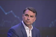 Imagem da matéria: Pesquisa interna do PT mostra como indecisos viram Lula e Flávio no debate