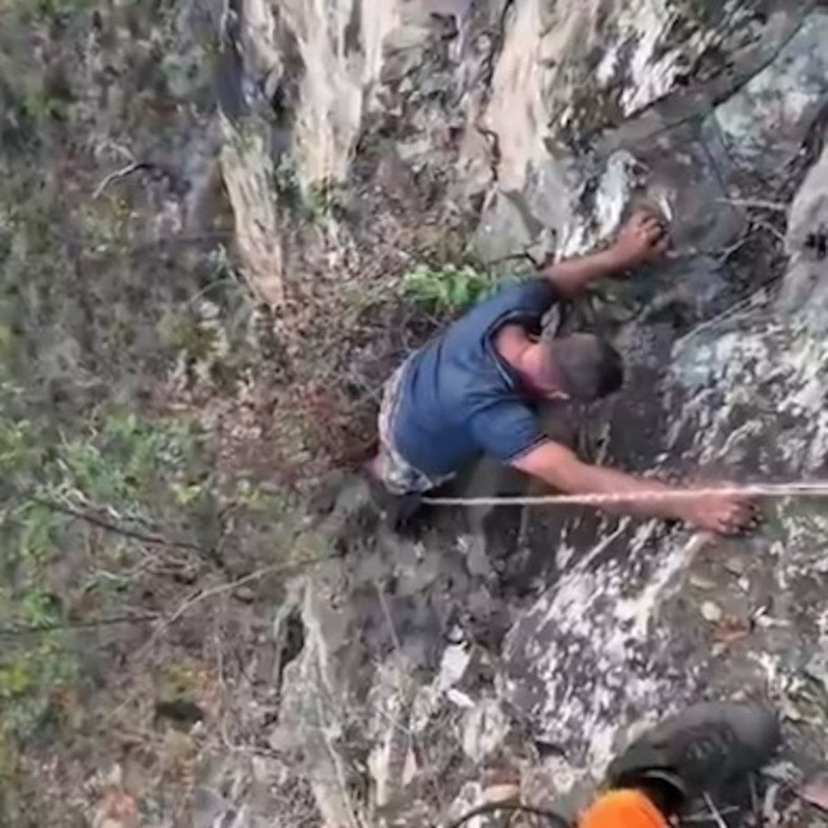 Homem escorrega ao tirar selfie e fica preso à beira de precipício por 11 horas no Tocantins