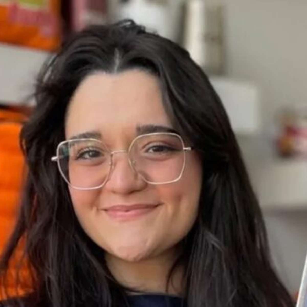 Professora de 24 anos morre após cair tentando ajudar aluno preso em banheiro de escola em SP
