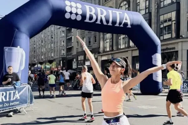 Influenciadora é desclassificada em maratona por trapacear e usar bicicleta