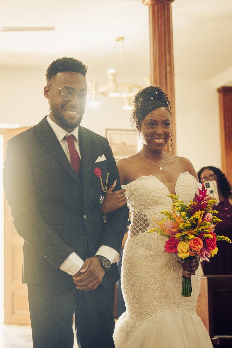 Deneal makes her way down the aisle, escorted by her brother, Devonte Gordon.