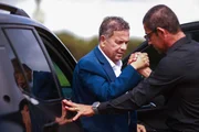 Imagem da matéria: Por apoio no 2º turno, coordenador de Flávio liga para caciques do Centrão