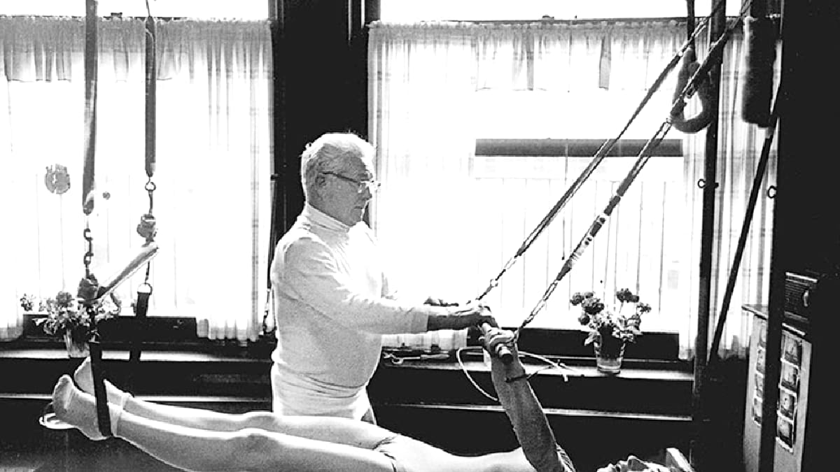 Joseph Pilates se refirió, al crear la disciplina, a la importancia de cuidar la alimentación y el ejercicio