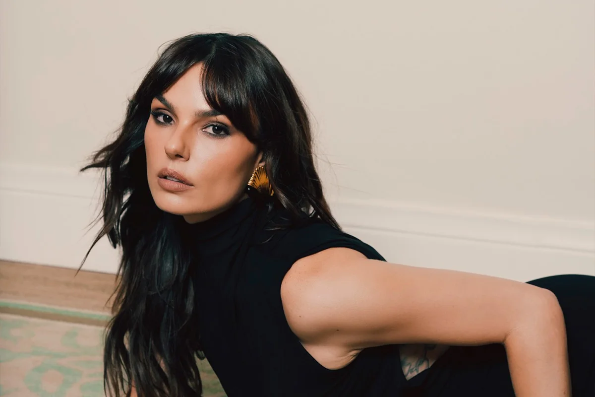 Imagem da matéria: Veja tatuagem que Isis Valverde se arrependeu de fazer: "Uma merda"