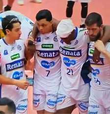 Imagem da matéria: Douglas Souza e Acerola levam pontos após choque de cabeça em semifinal entre Itaquá e Campinas