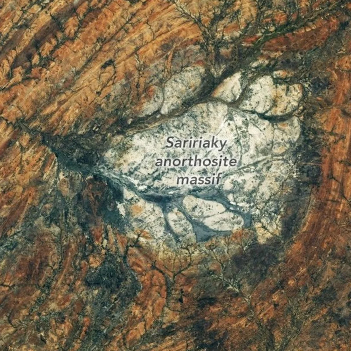 Nasa fotografa em Madagascar enorme formação de rocha semelhante à da Lua