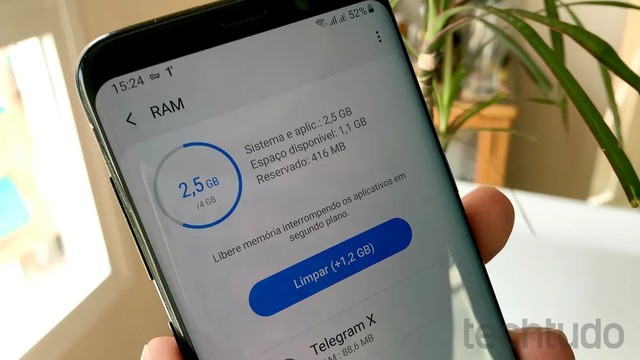 Celular com memória cheia? Veja o que apagar sem perder fotos importantes