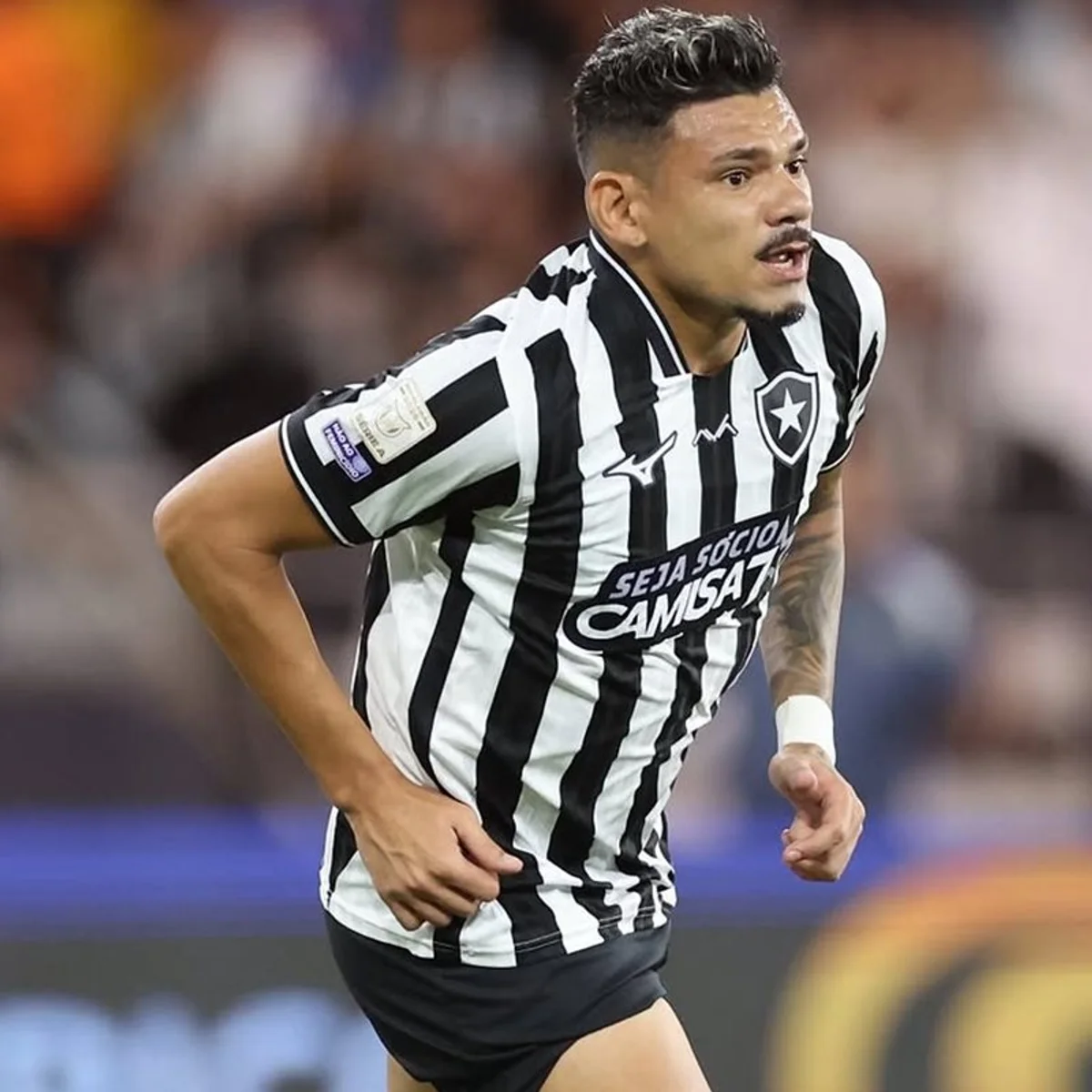 Tiquinho marca no início, Botafogo vence a Chapecoense e se afasta do Z4