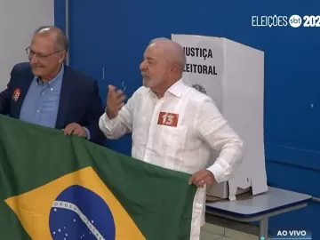 Lula vota, agradece eleitores e enaltece mobilização: 'Nunca vi nada igual'