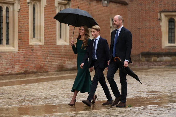 Príncipe George repete tradição do pai, William, em Eton College