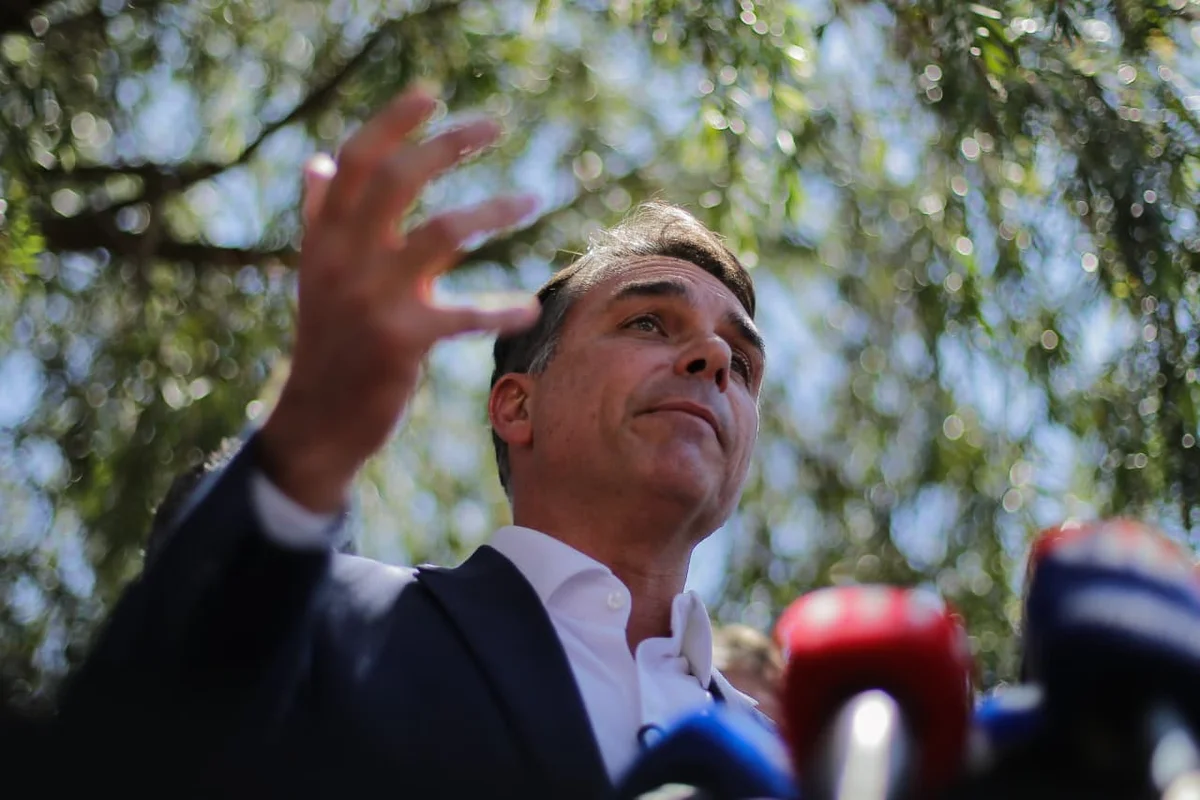 O que se sabe sobre a fuga de Flávio Bolsonaro para os Estados Unidos