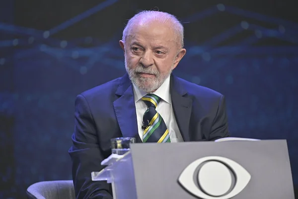 Pesquisa interna do PT mostra como indecisos viram Lula e Flávio no debate - destaque galeria