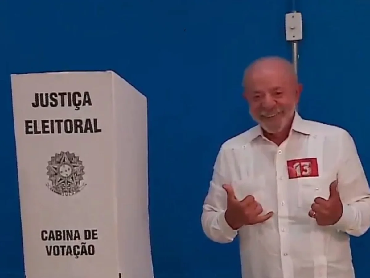 Lula acompanha apuração em hotel de São Paulo com a cúpula da campanha