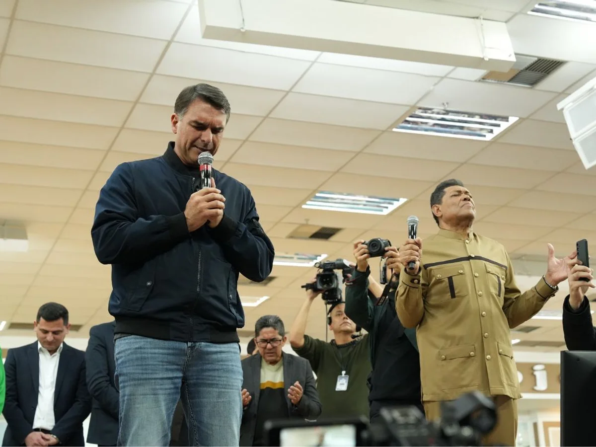 Frente evangélica de apoio a Lula diz que Flávio eleito seria "retrocesso"