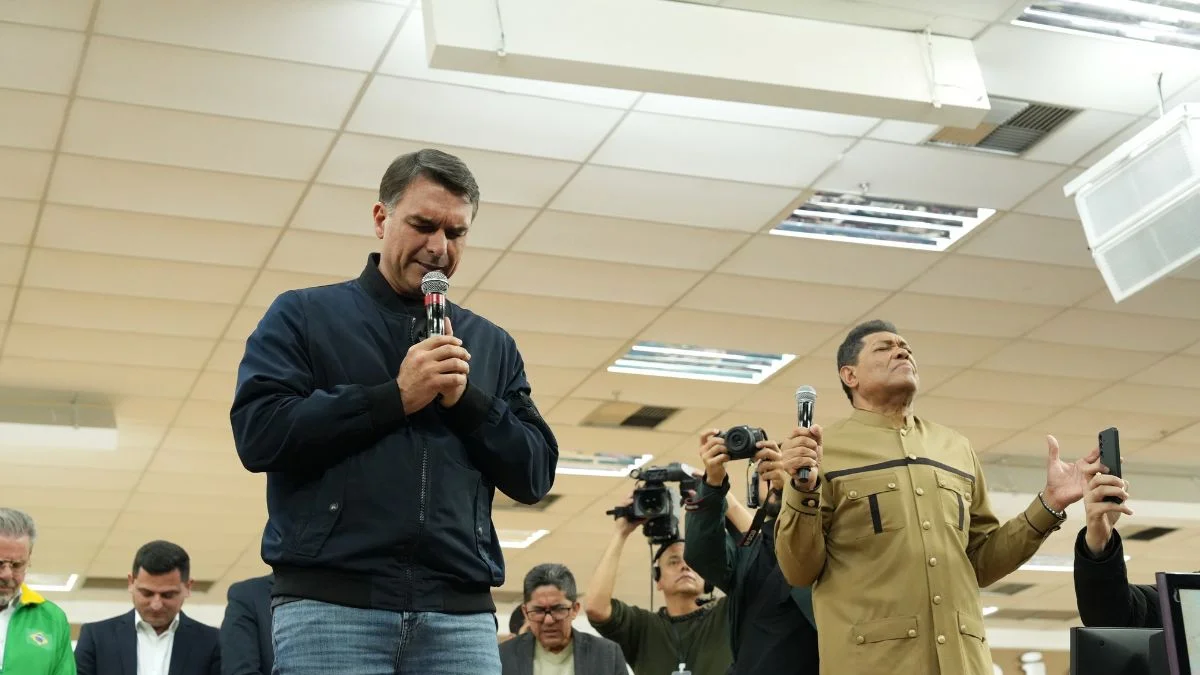 Frente evangélica de apoio a Lula diz que Flávio eleito seria "retrocesso"