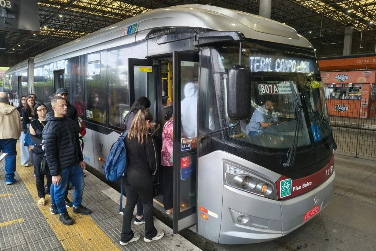 Imagem da matéria: Periferias onde Lula venceu são as mais afetadas por falta de ônibus em SP
