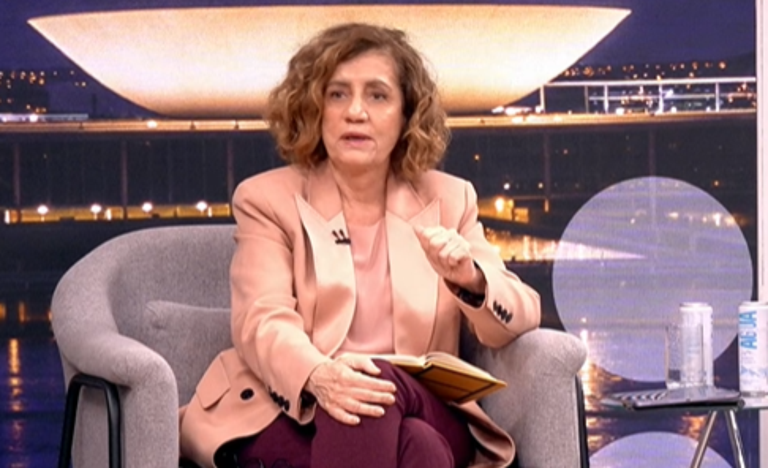 Miriam Leit&atilde;o defendeu participa&ccedil;&atilde;o popular nas elei&ccedil;&otilde;es