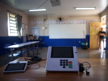 Brasil tem 32 registros de crimes eleitorais e três presos, diz boletim