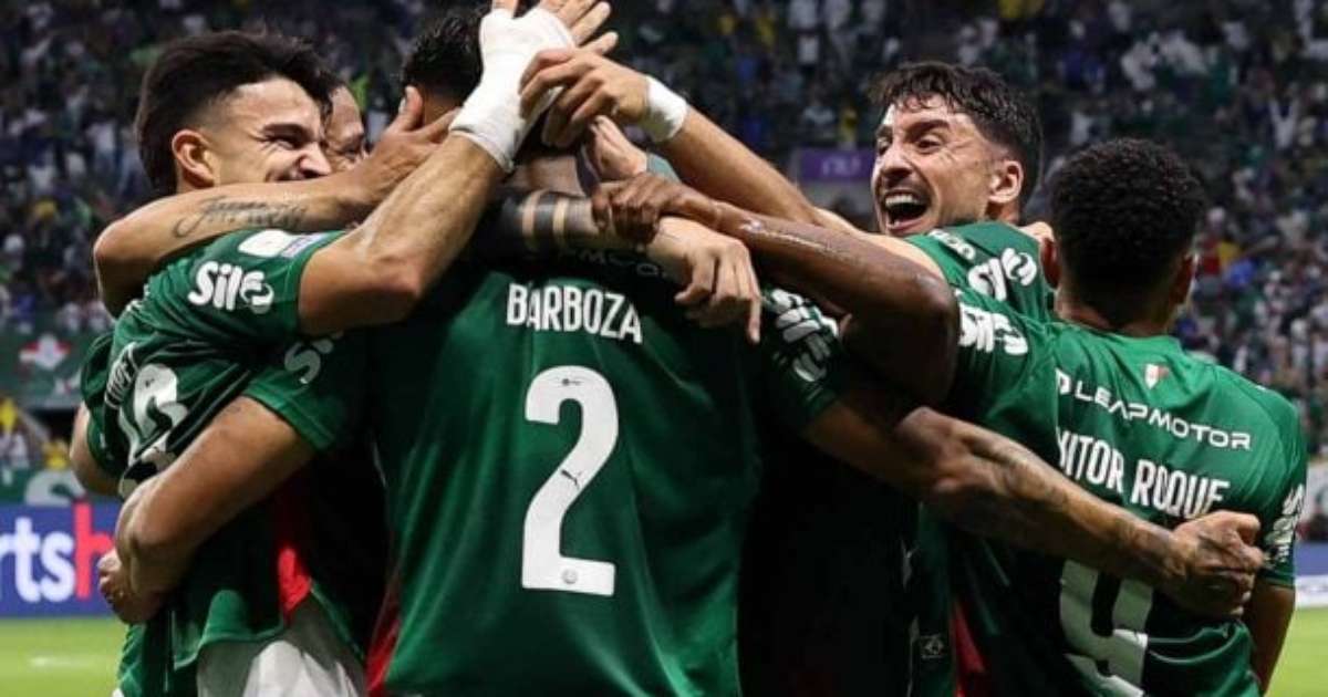 Palmeiras dá show, goleia o Corinthians e segue na caça ao líder